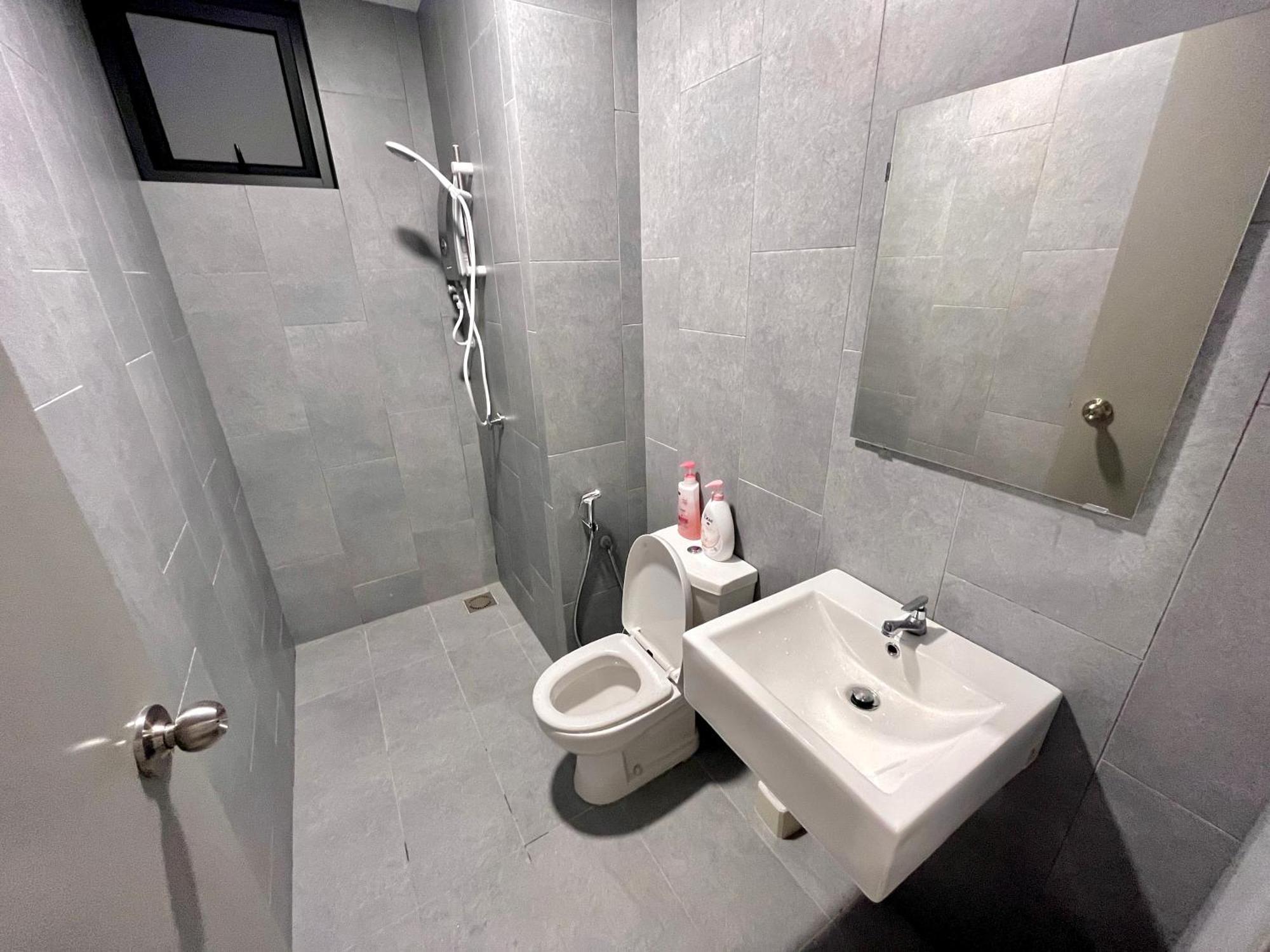 Green Park Olympic Pool Double Story Gym Mrt Lrt *